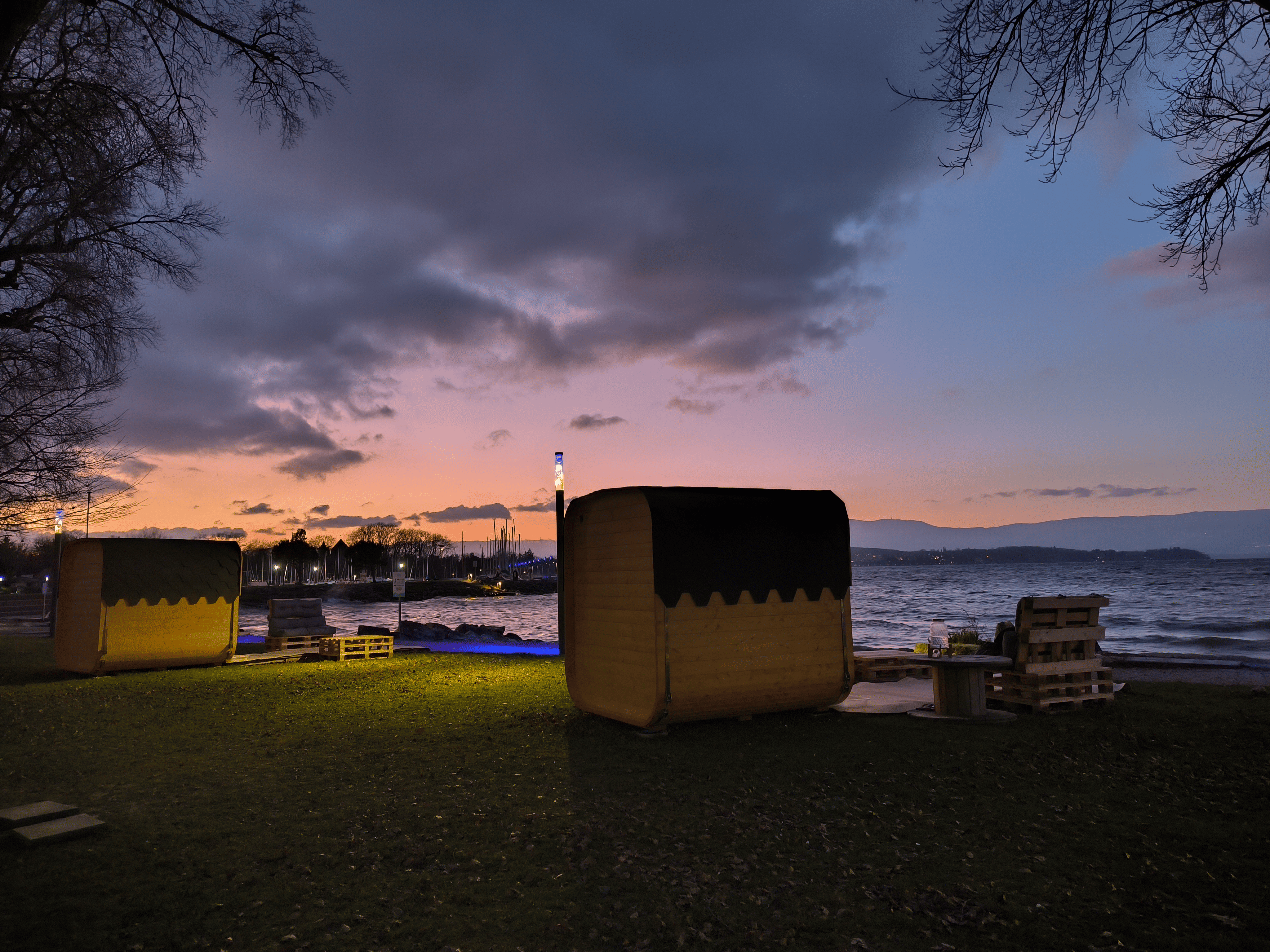 Séance de sauna nocturne à Sciez face au Lac Léman